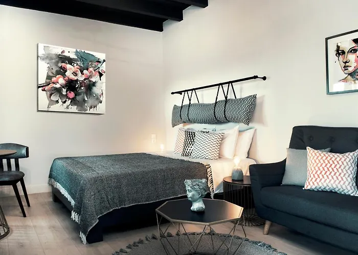 Rocks Republic Apartahotel 4*